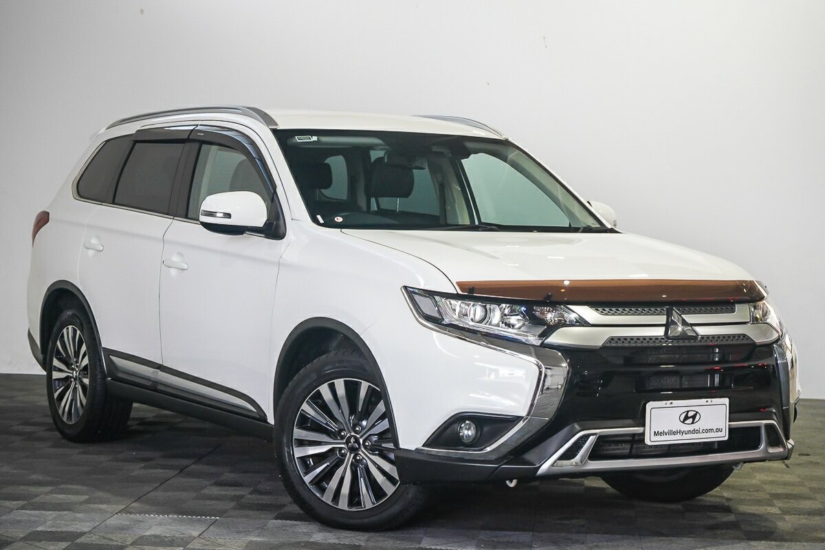 Mitsubishi Outlander image 1