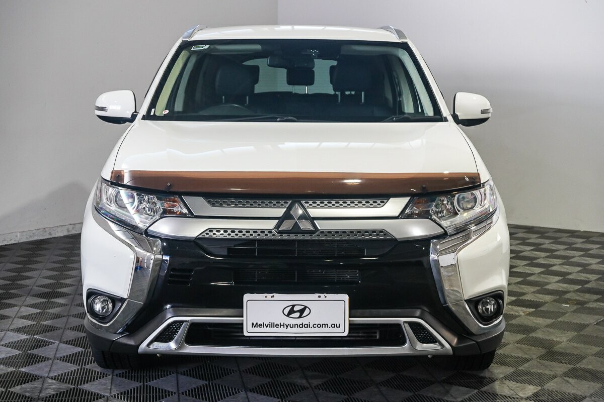 Mitsubishi Outlander image 3