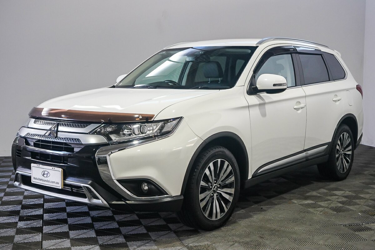 Mitsubishi Outlander image 4