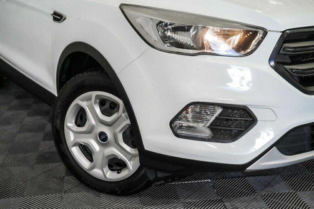 Ford Escape image 2