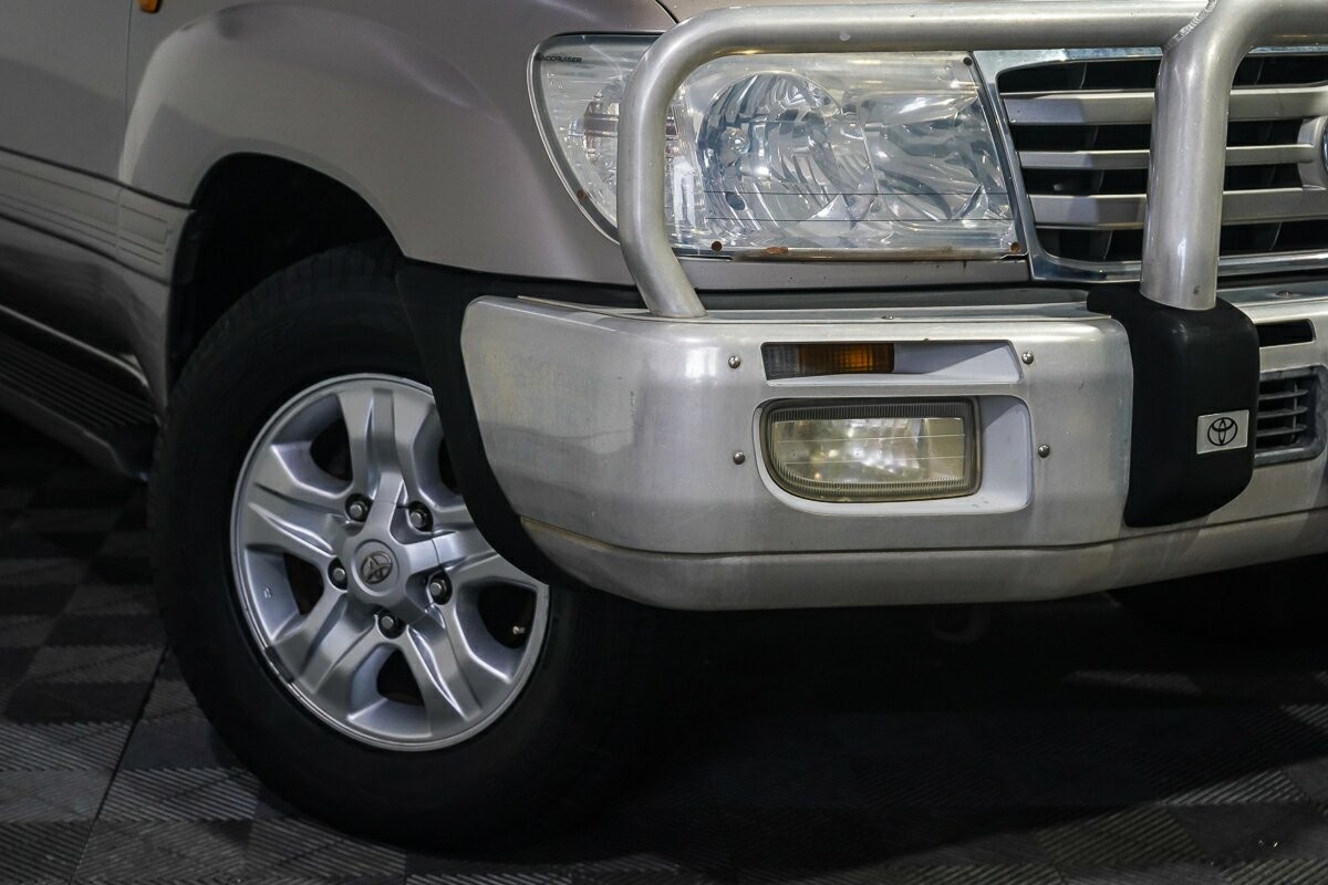 Toyota Landcruiser image 2