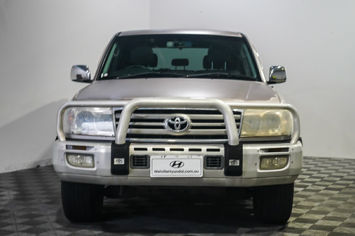 Toyota Landcruiser image 3