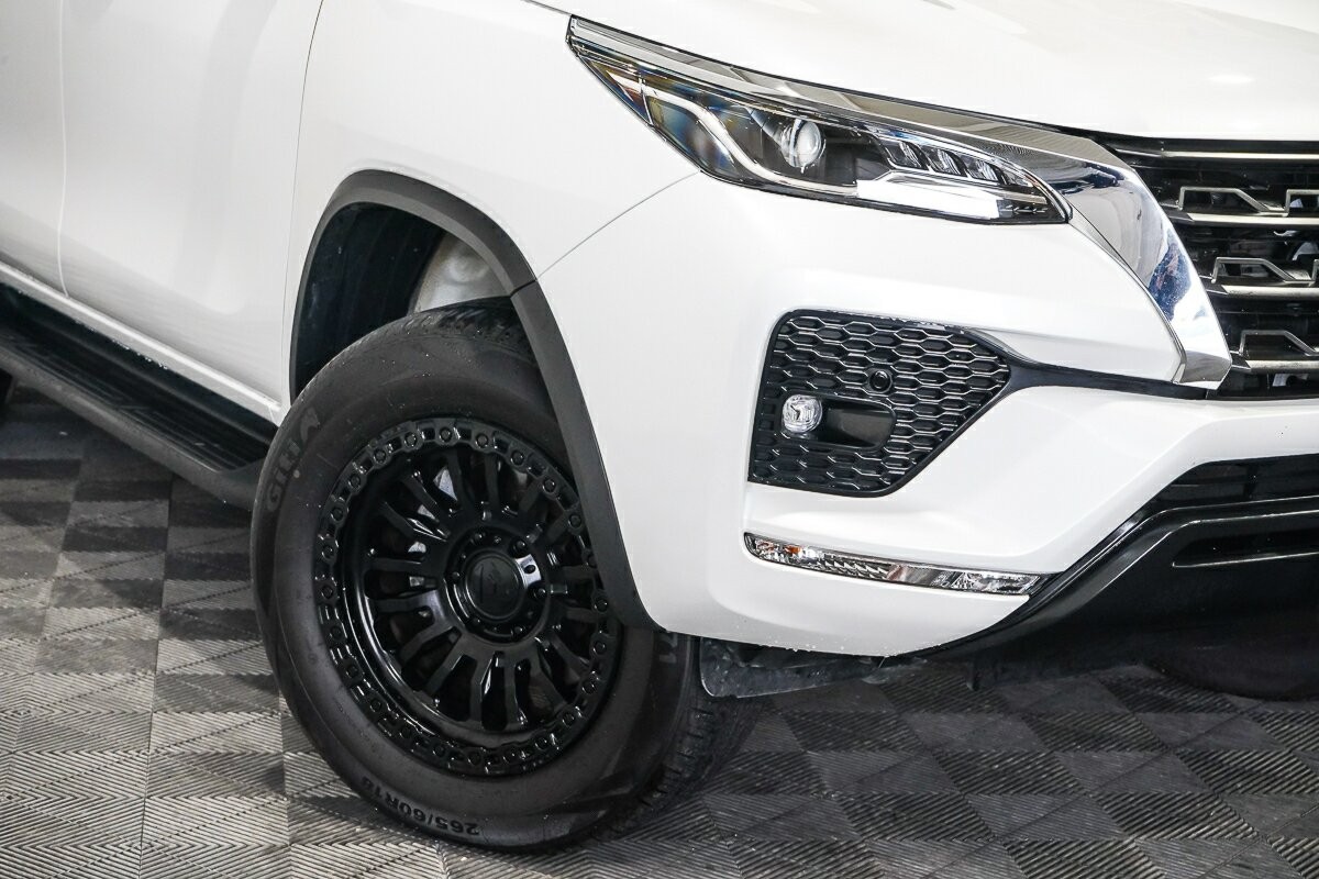 Toyota Fortuner image 2