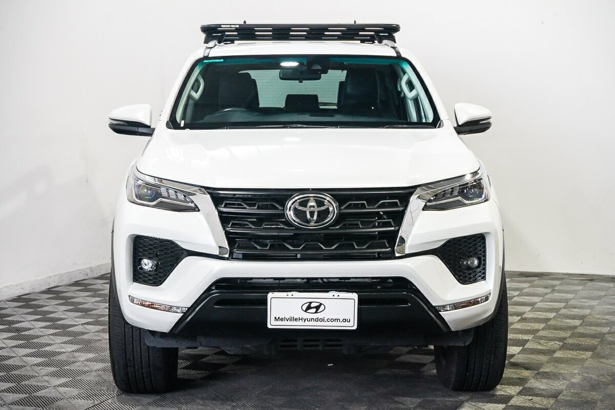 Toyota Fortuner image 3