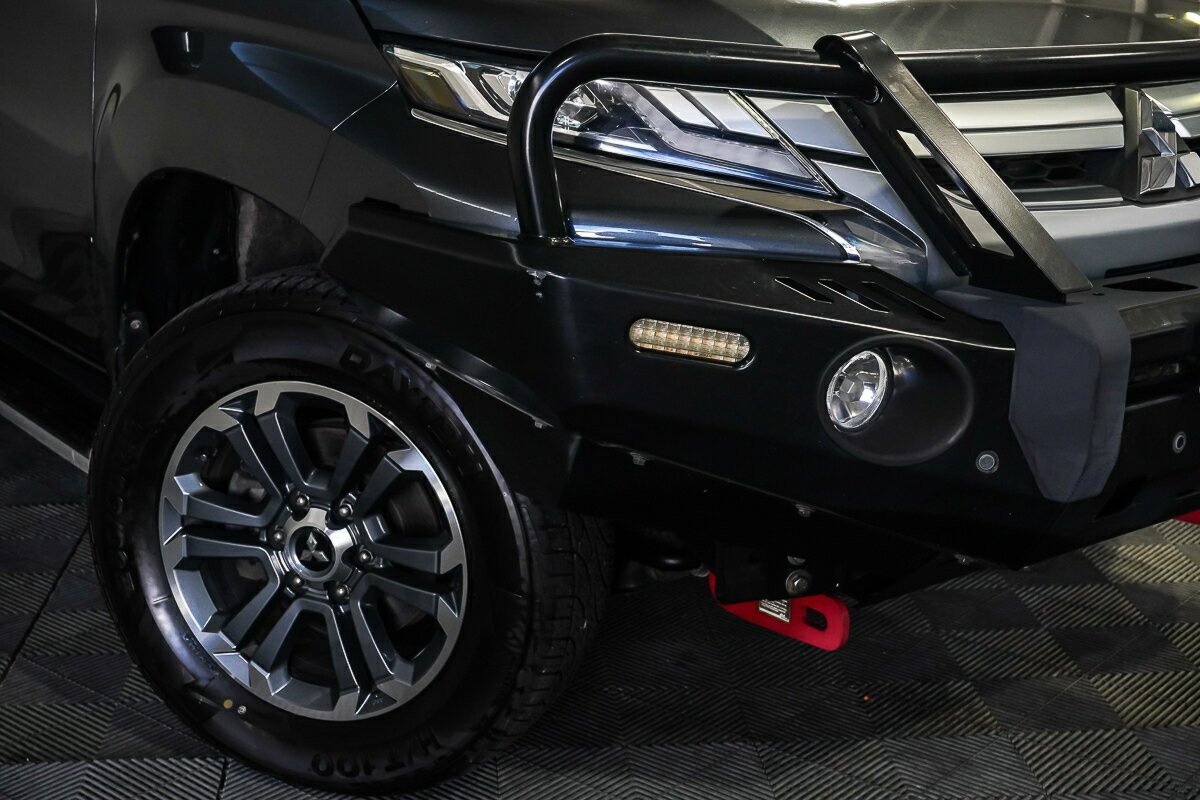 Mitsubishi Triton image 2
