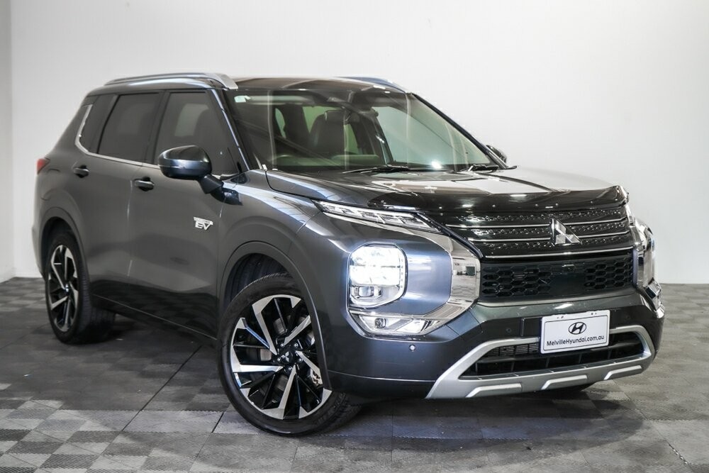 Mitsubishi Outlander image 1