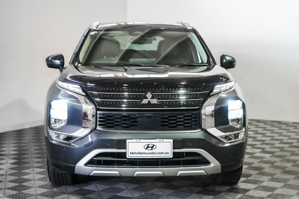 Mitsubishi Outlander image 3