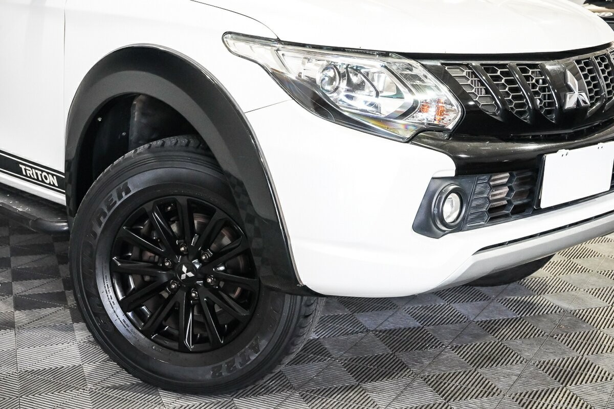 Mitsubishi Triton image 2