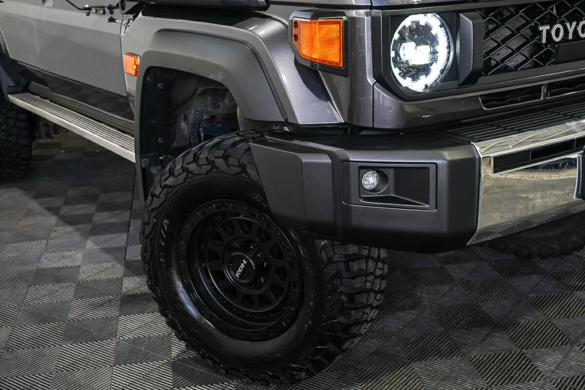Toyota Landcruiser image 2