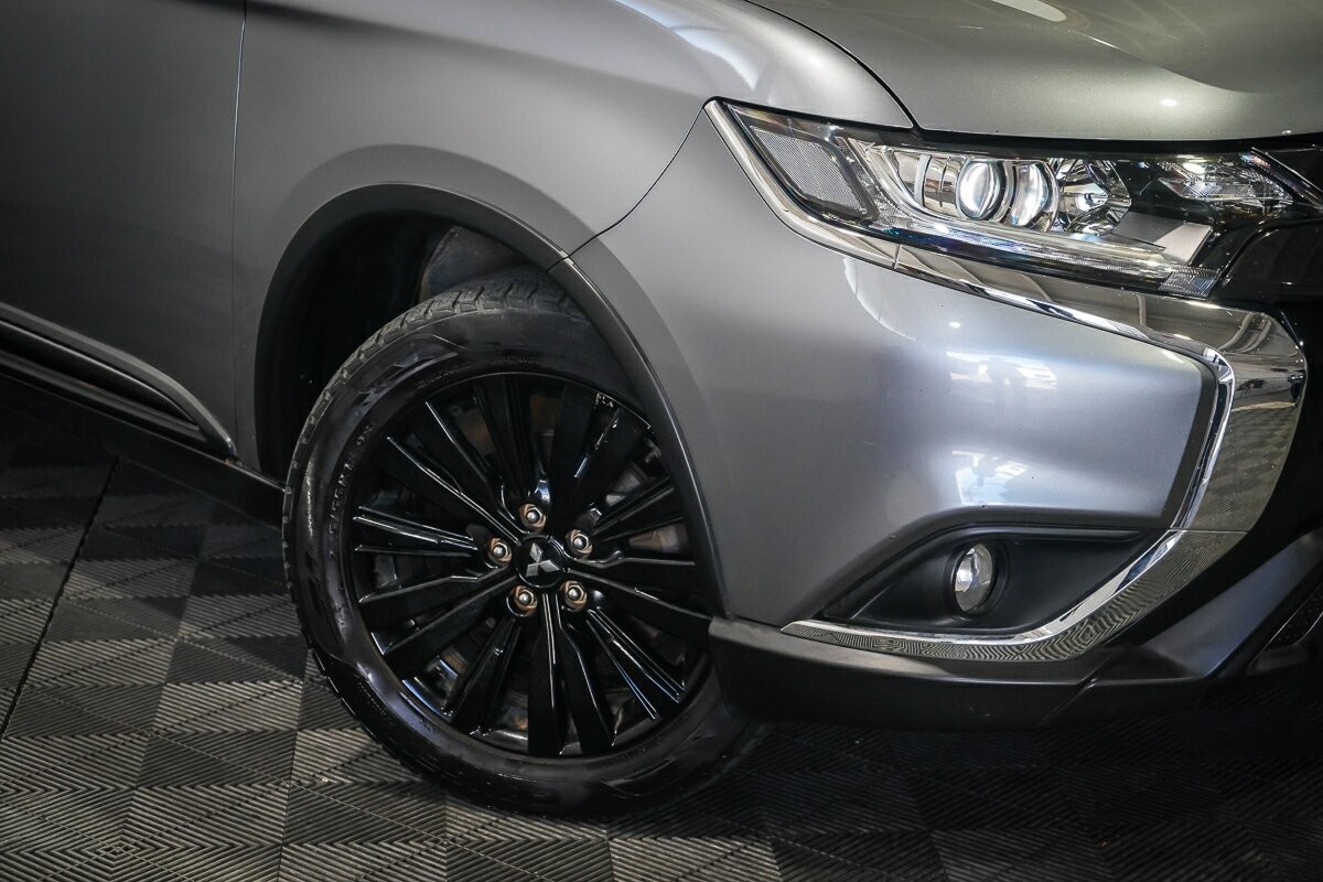 Mitsubishi Outlander image 2