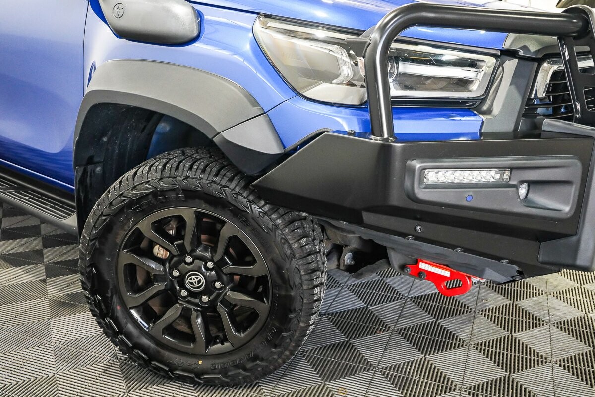 Toyota Hilux image 2