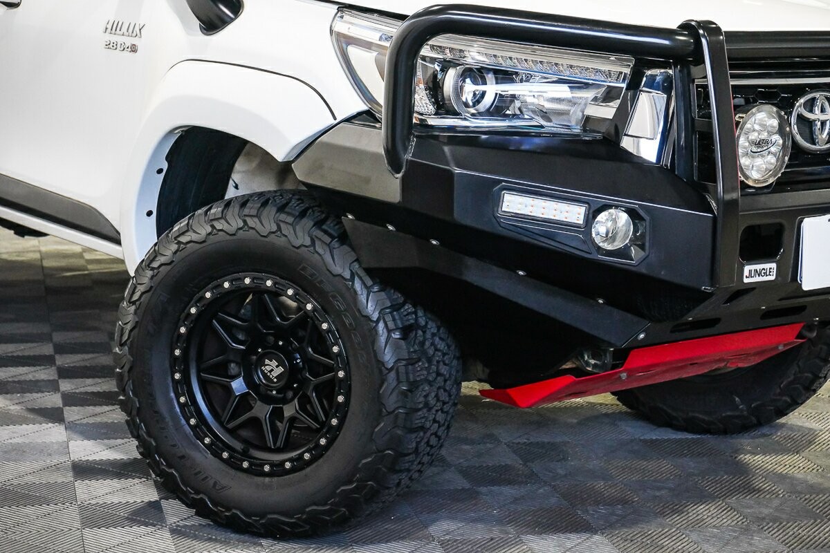 Toyota Hilux image 2