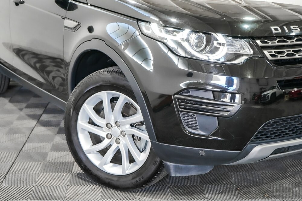 Land Rover Discovery Sport image 2