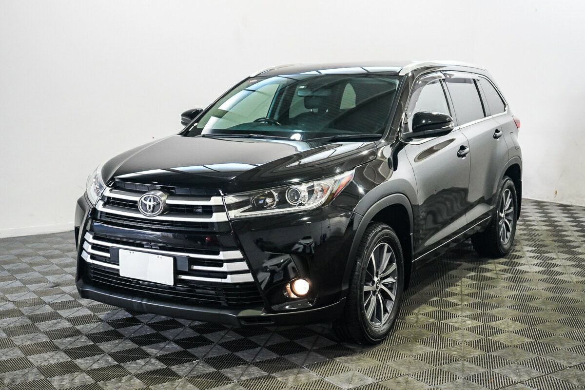 Toyota Kluger image 4