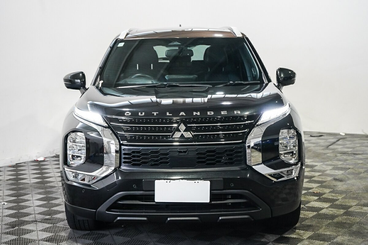 Mitsubishi Outlander image 3