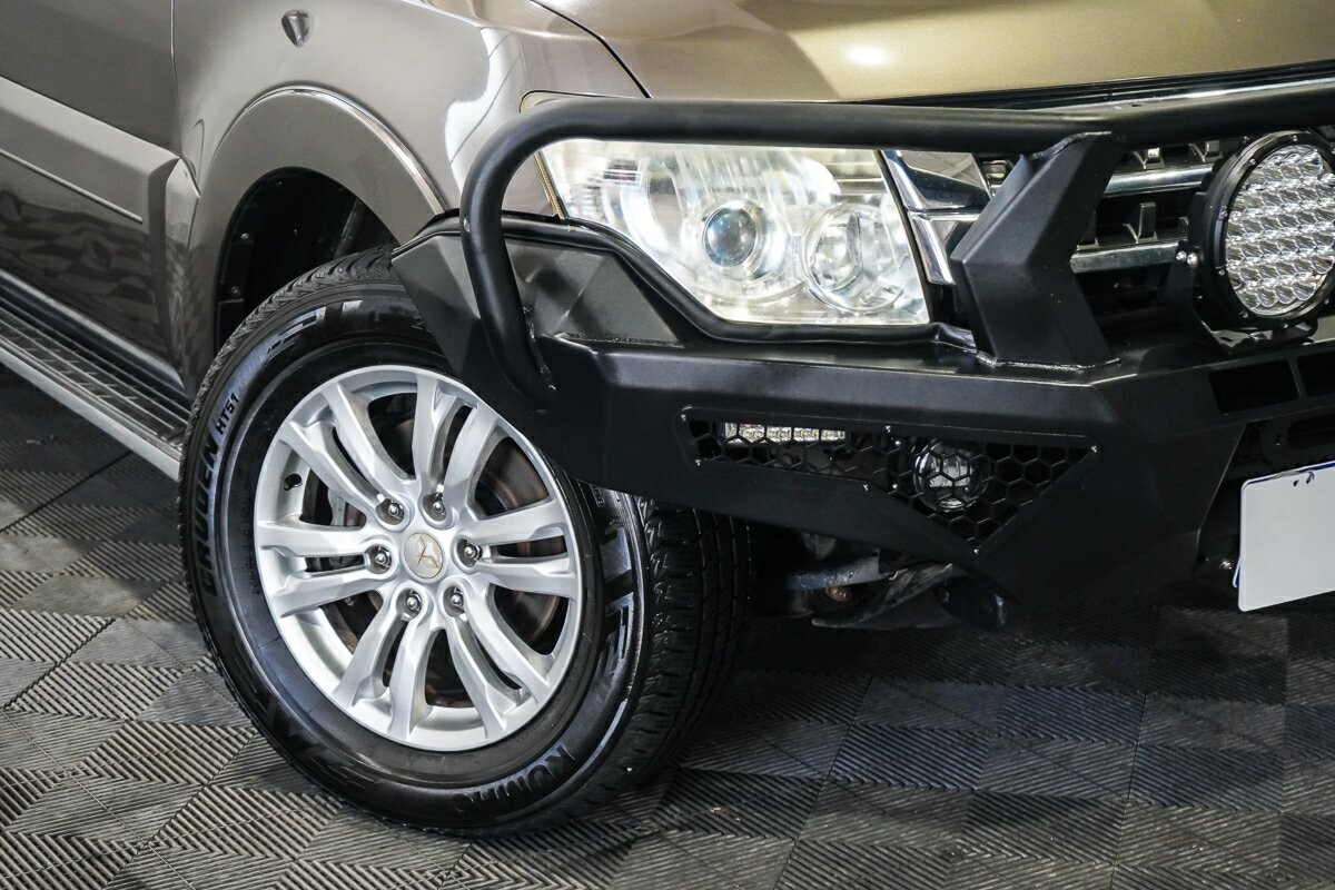Mitsubishi Pajero image 2
