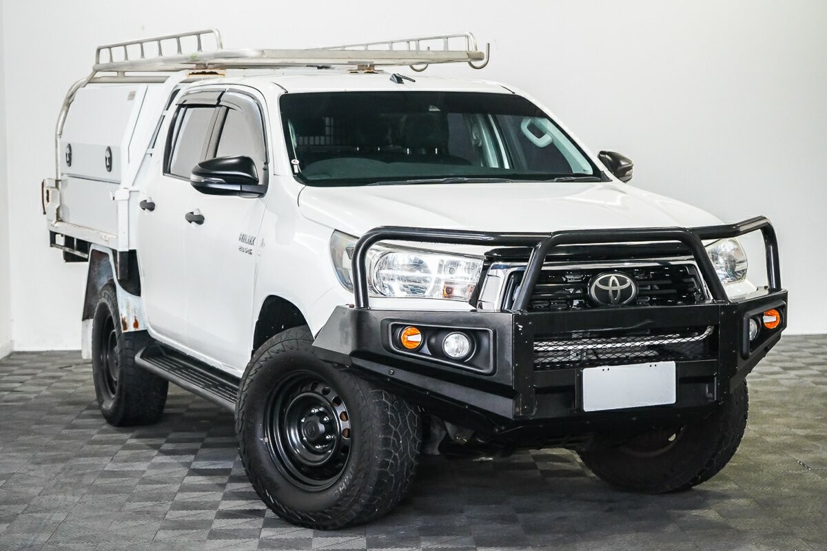 Toyota Hilux image 1