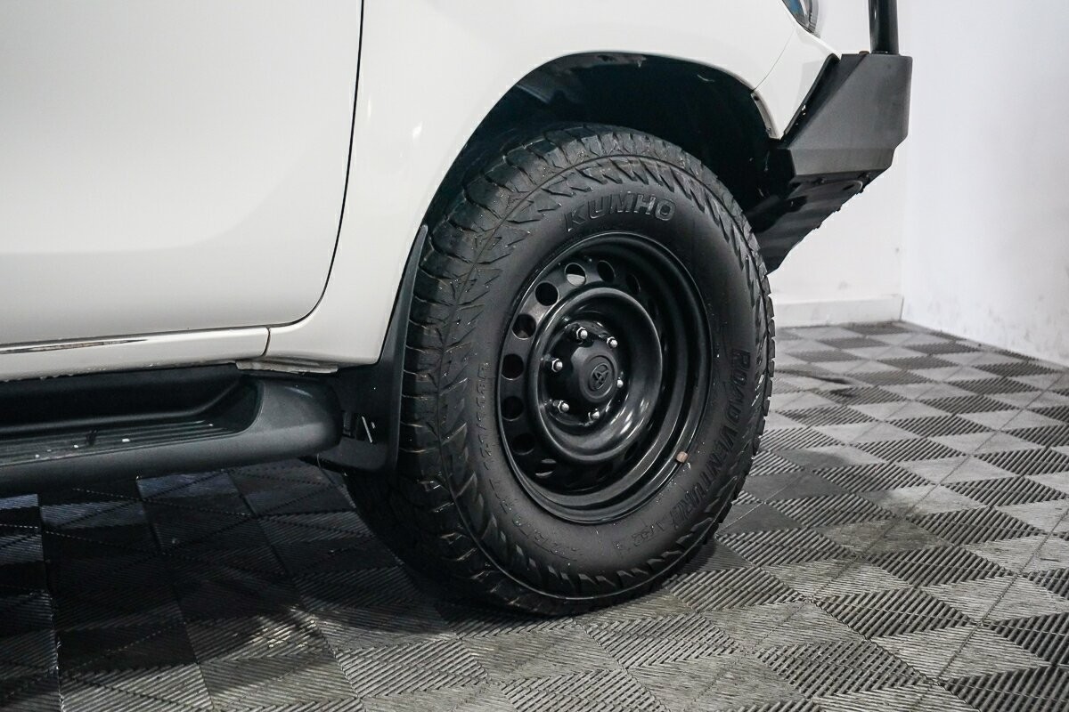 Toyota Hilux image 3