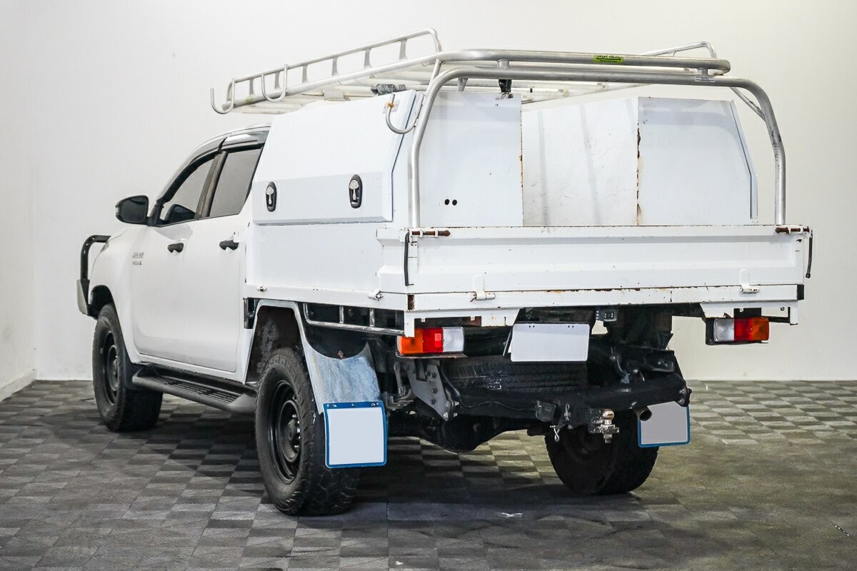 Toyota Hilux image 4