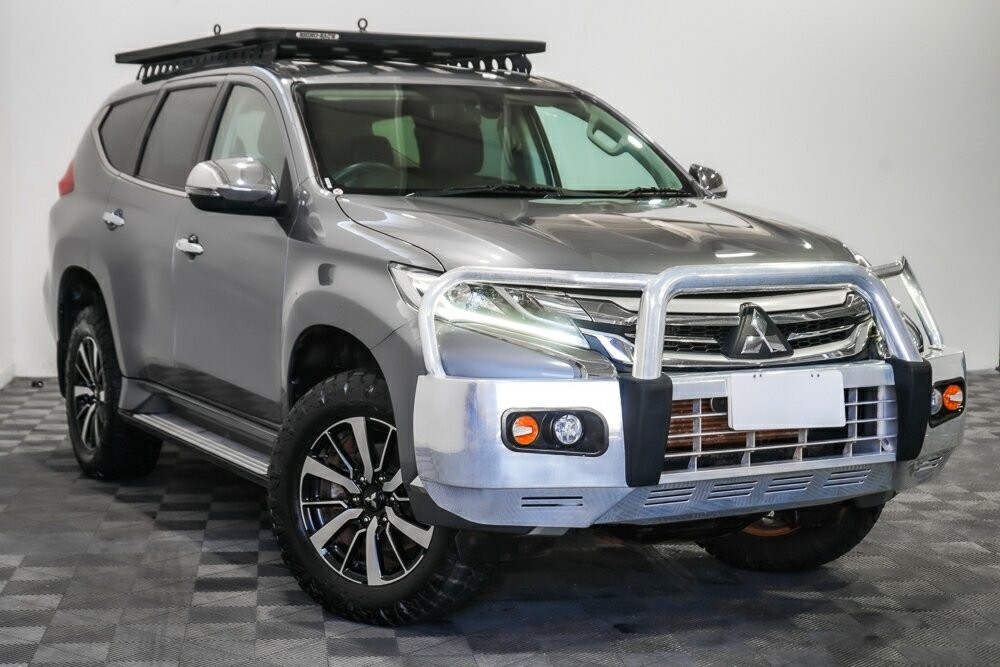 Mitsubishi Pajero Sport image 1