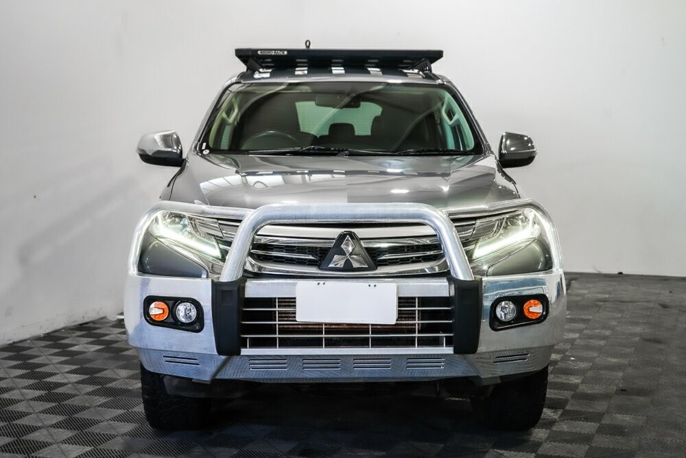 Mitsubishi Pajero Sport image 3