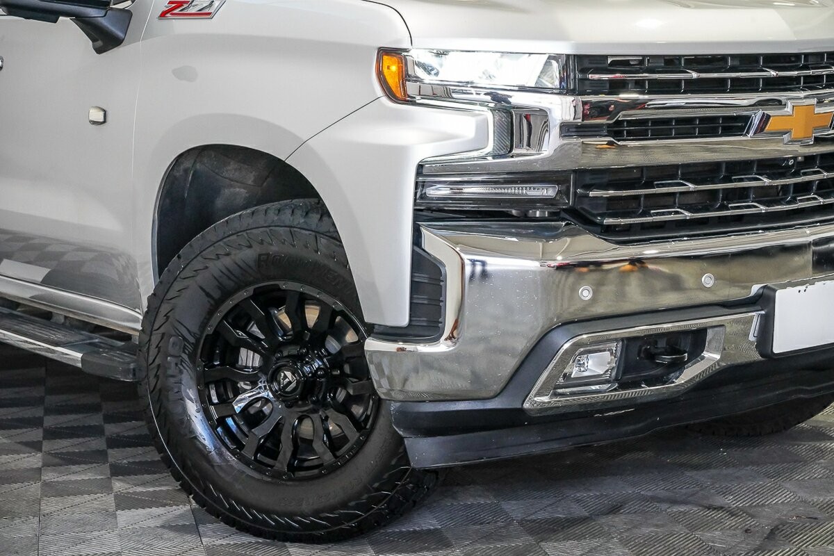 Chevrolet Silverado image 2