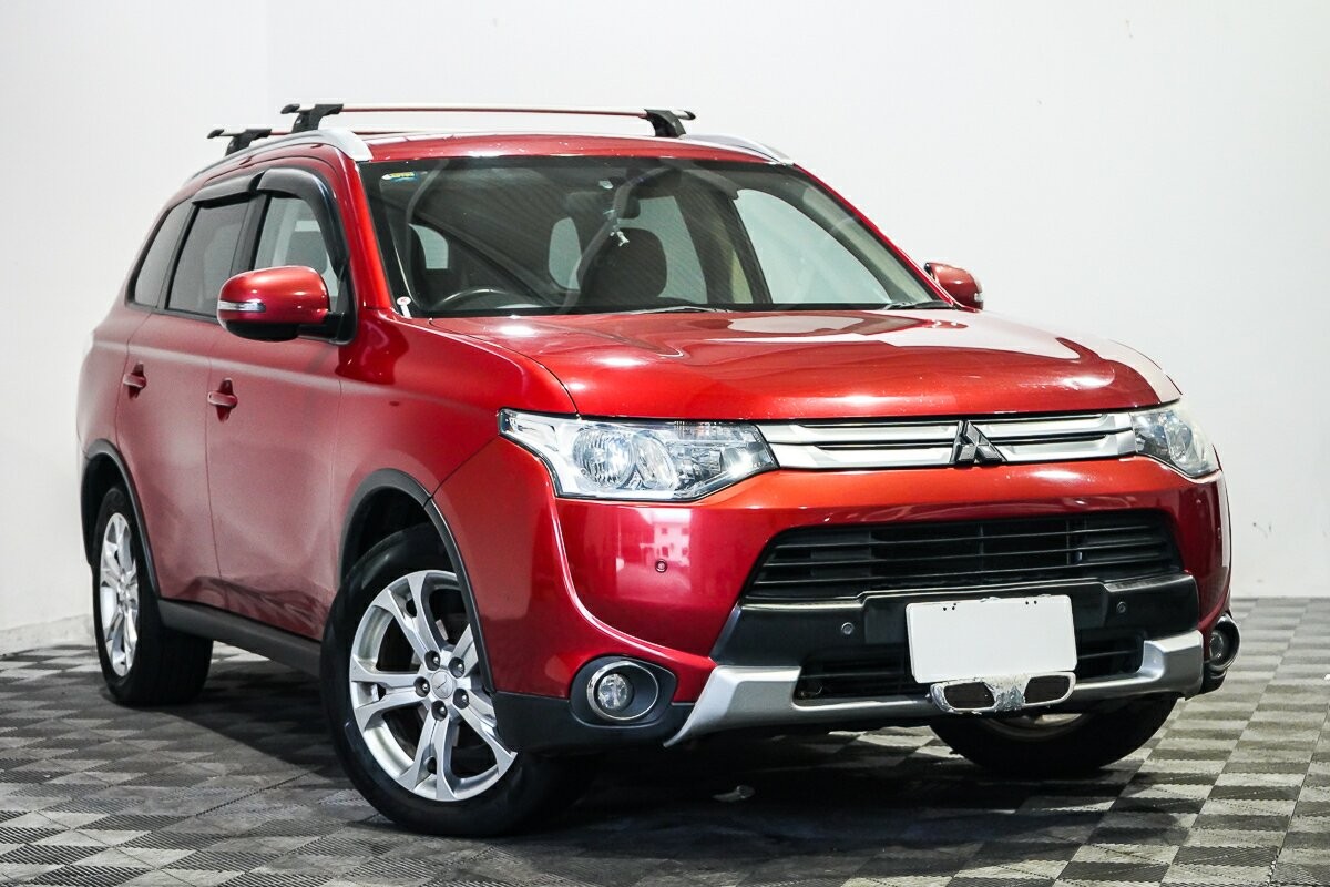 Mitsubishi Outlander image 1