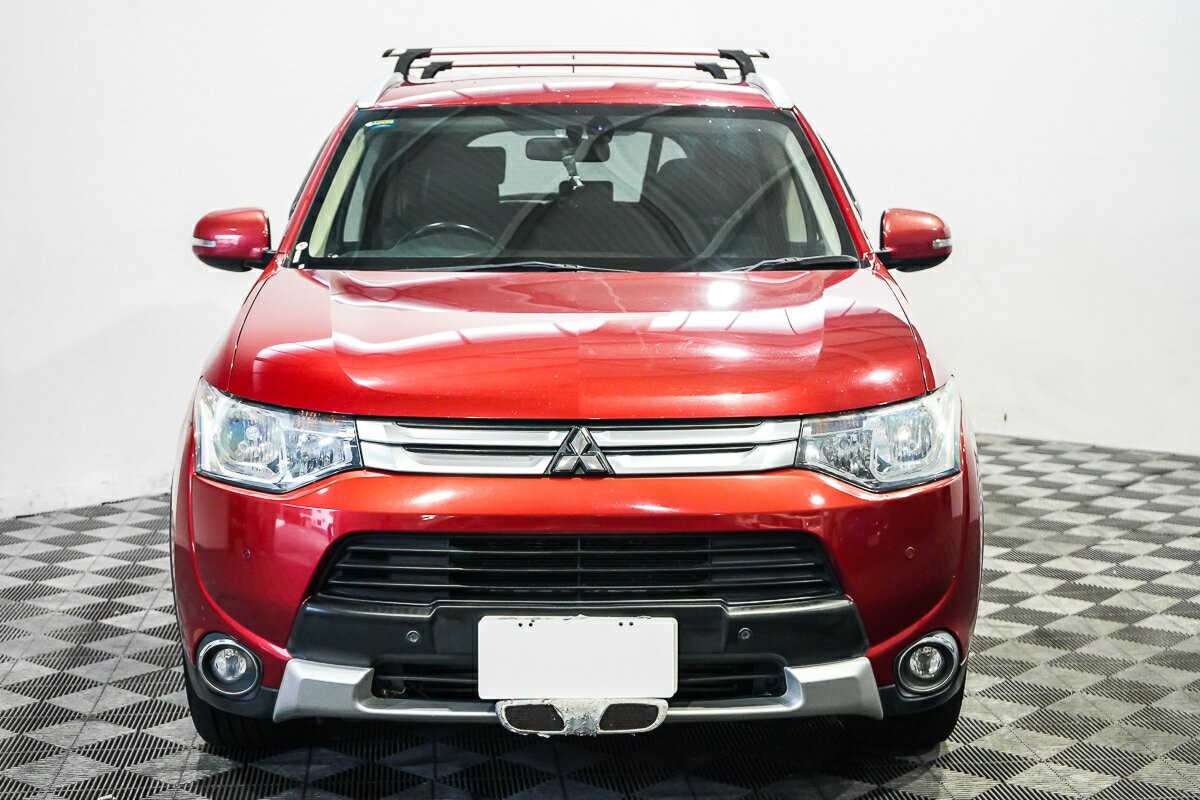 Mitsubishi Outlander image 3