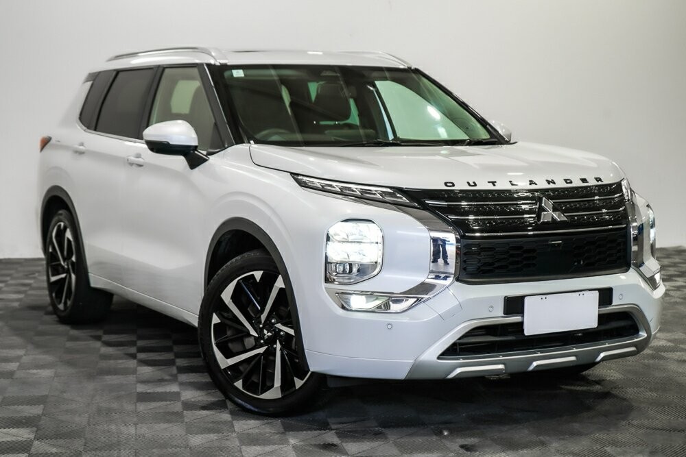Mitsubishi Outlander image 1