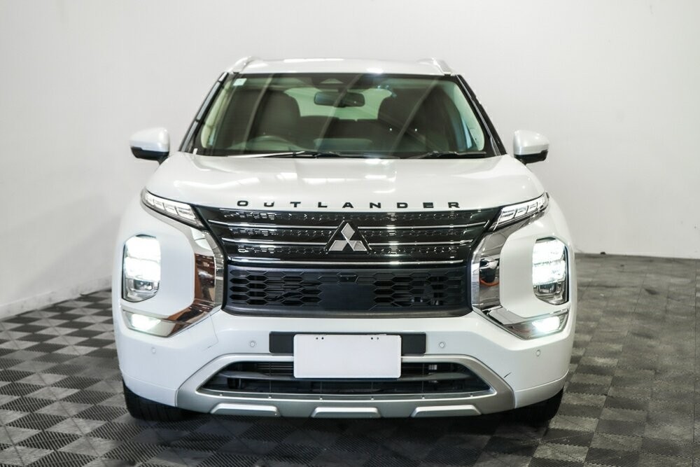 Mitsubishi Outlander image 3
