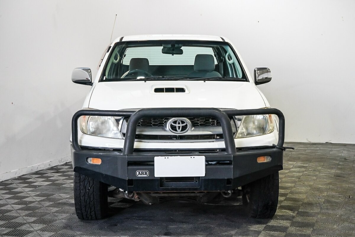 Toyota Hilux image 2