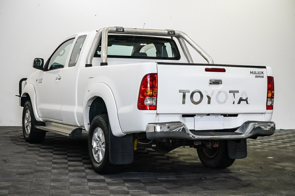 Toyota Hilux image 4