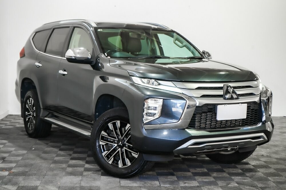 Mitsubishi Pajero Sport image 1