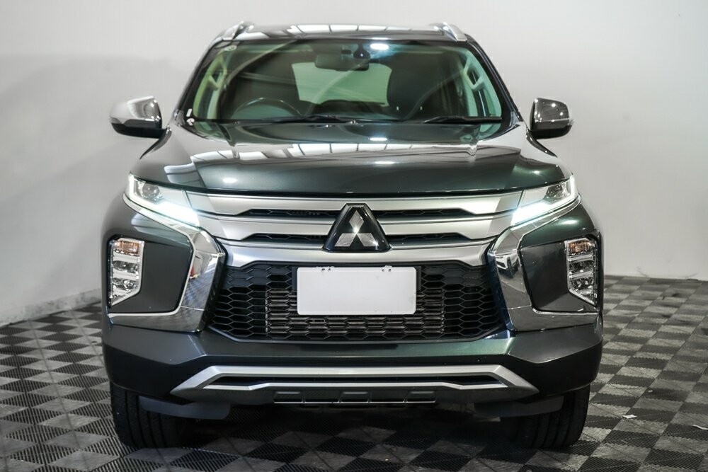 Mitsubishi Pajero Sport image 3
