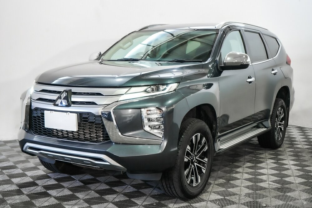 Mitsubishi Pajero Sport image 4