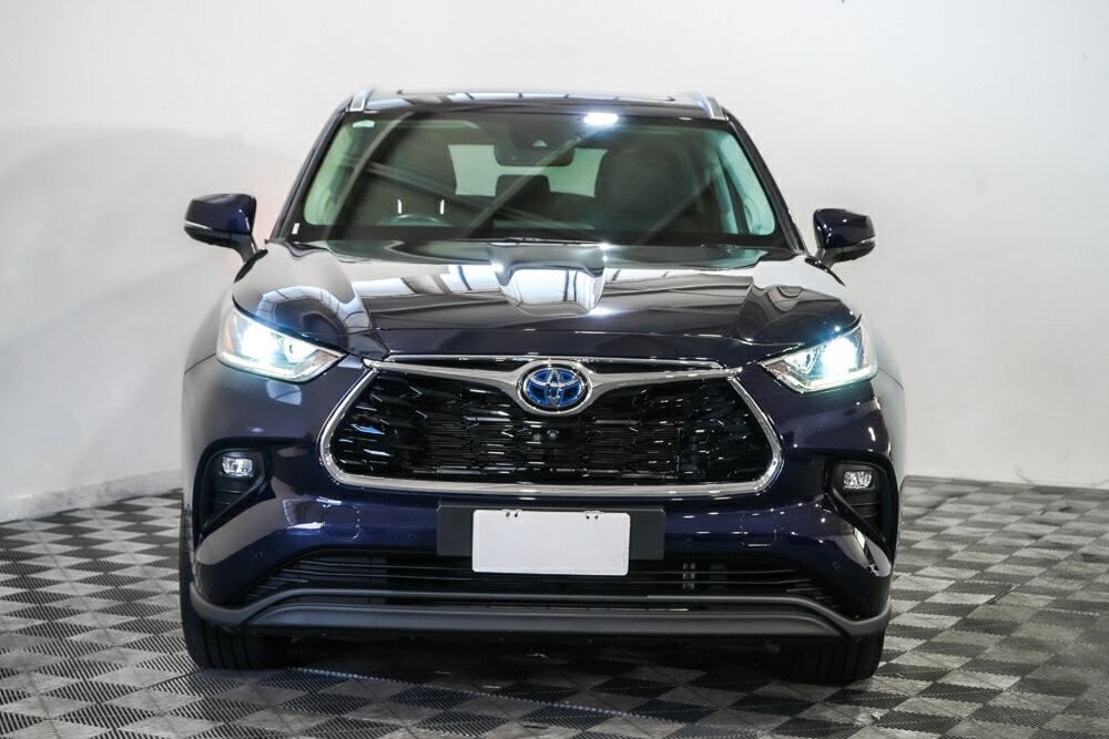 Toyota Kluger image 3