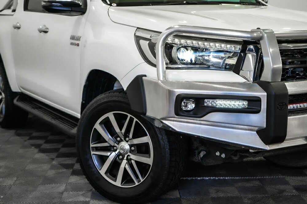 Toyota Hilux image 2