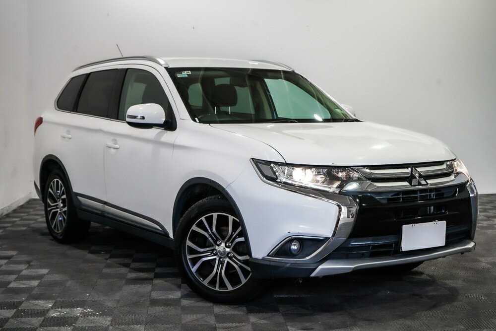 Mitsubishi Outlander image 1