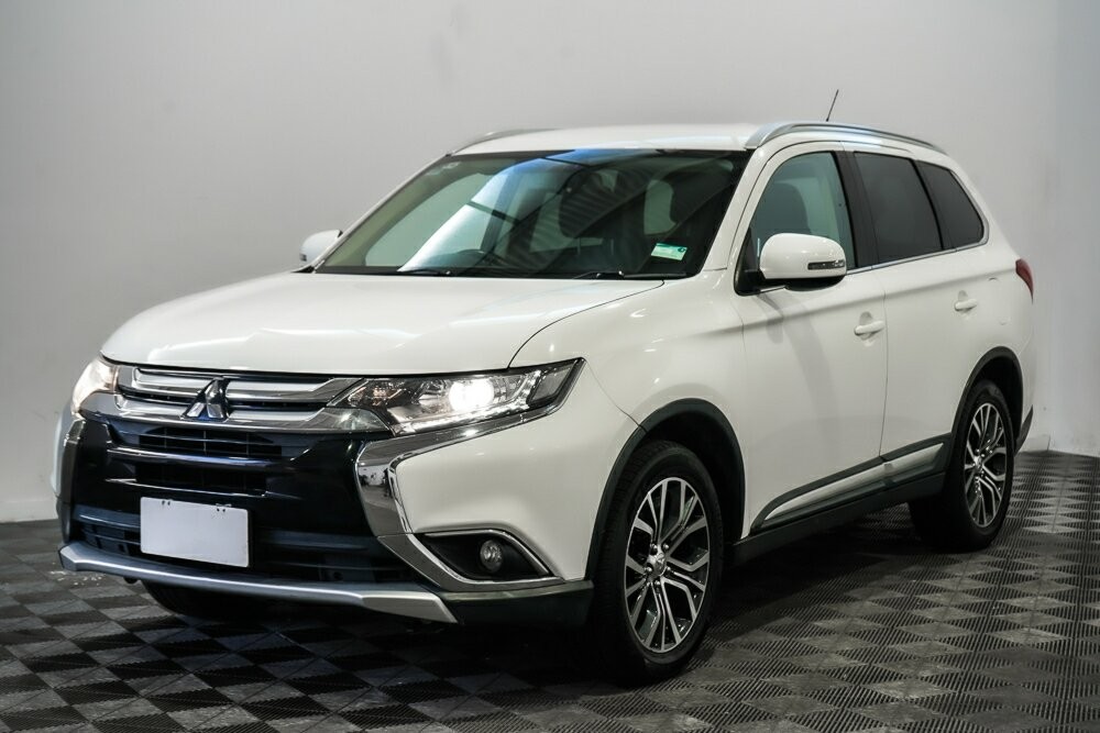 Mitsubishi Outlander image 3