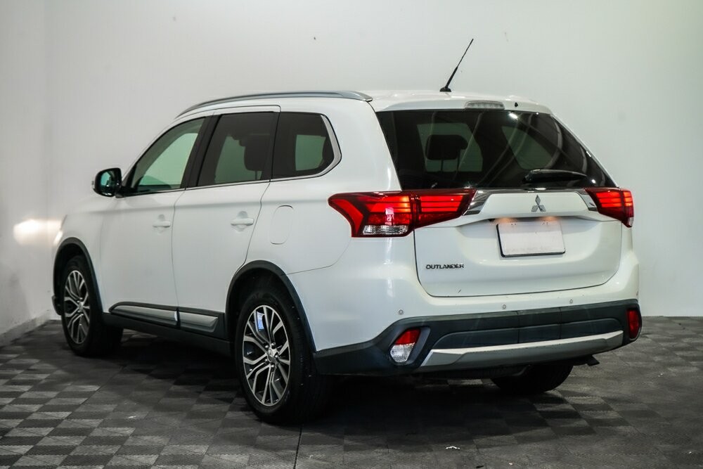 Mitsubishi Outlander image 4
