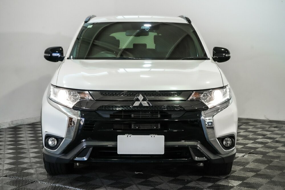 Mitsubishi Outlander image 3