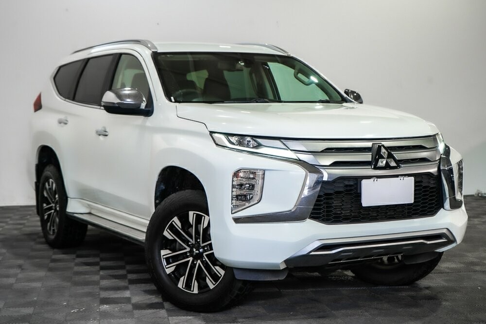 Mitsubishi Pajero Sport image 1