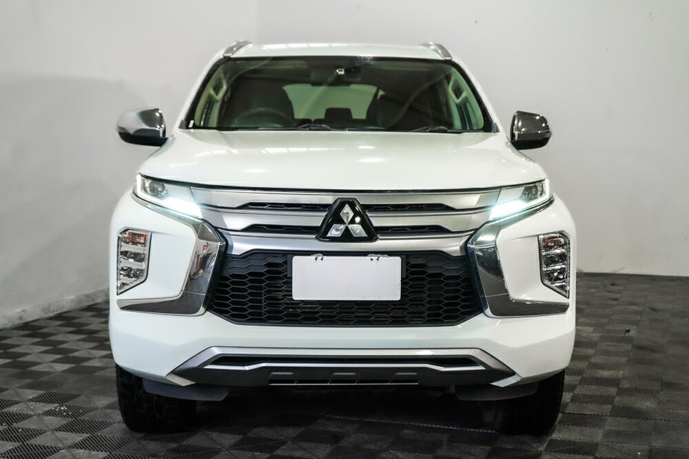 Mitsubishi Pajero Sport image 3