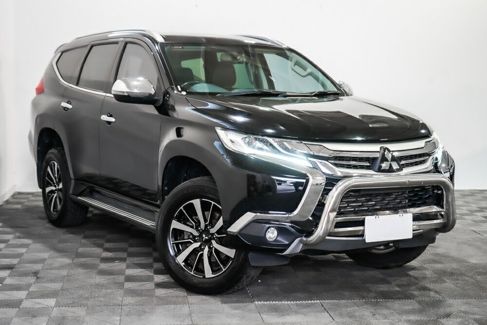 Mitsubishi Pajero Sport image 1