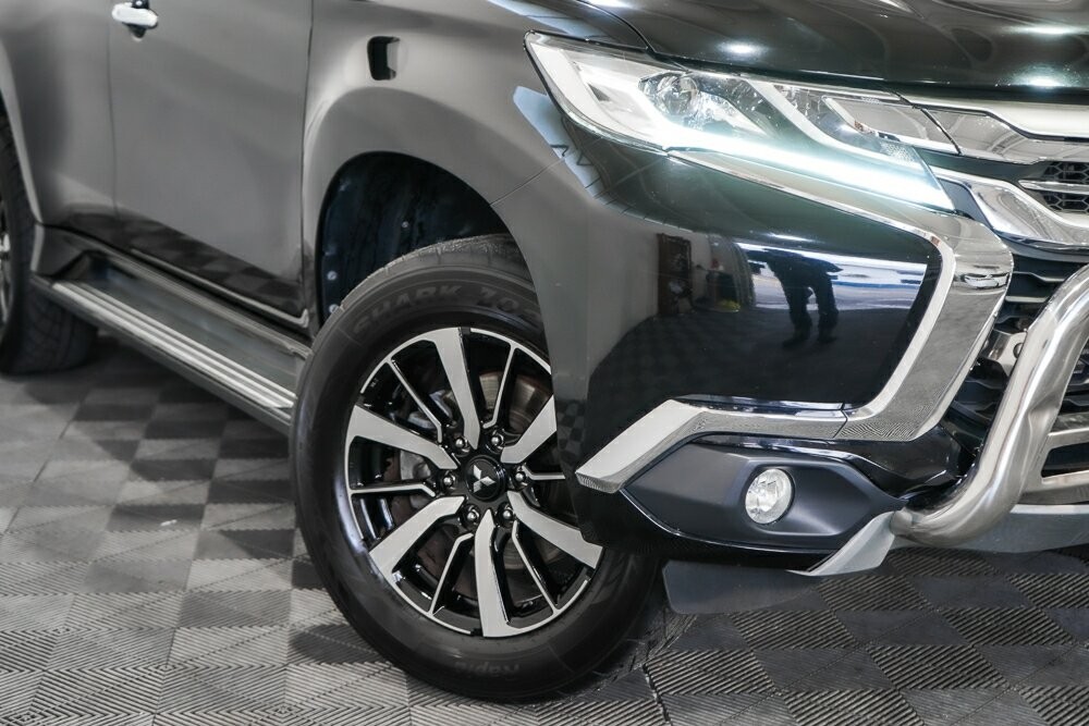 Mitsubishi Pajero Sport image 2
