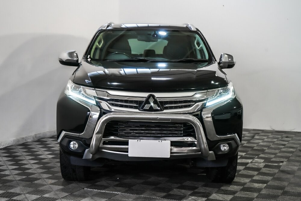 Mitsubishi Pajero Sport image 3