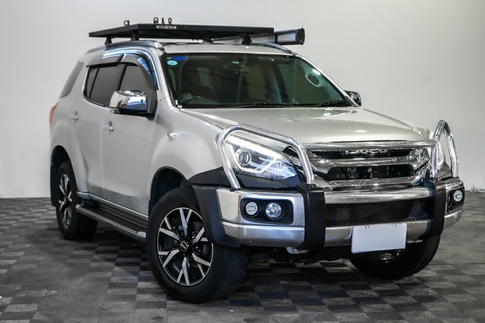 Isuzu Mu-x image 1