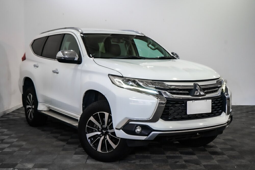 Mitsubishi Pajero Sport image 1