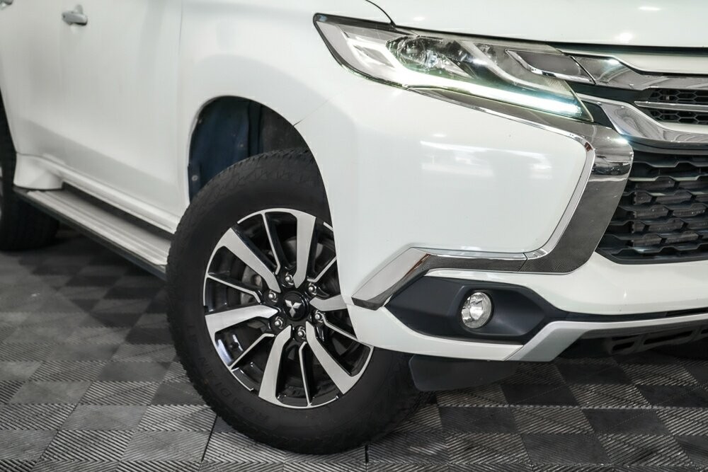 Mitsubishi Pajero Sport image 2