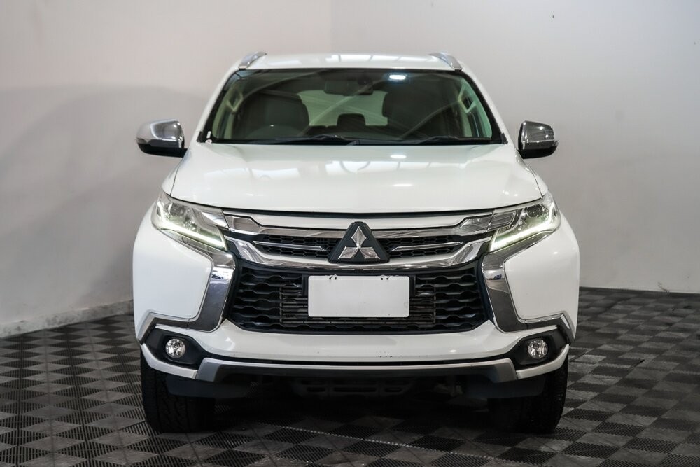 Mitsubishi Pajero Sport image 3